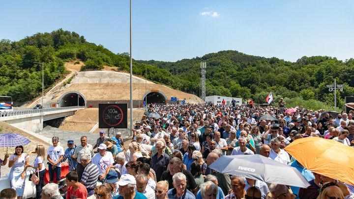 穿越塞尔维亚山区,中国高速脉动依旧;十年筑路,友谊在此延续。 文化旅游