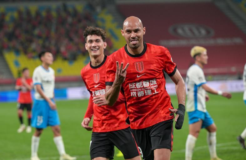 赛场风云变幻,京蓉之战如何破局?一场关于荣誉与韧性的绿茵博弈 体育新闻