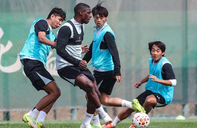 赛场风云变幻,京蓉之战如何破局?一场关于荣誉与韧性的绿茵博弈 体育新闻