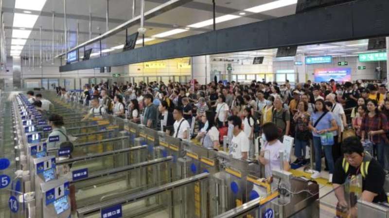  数据洞察：深圳机场边检如何精准应对广交会入境客流高峰 新闻