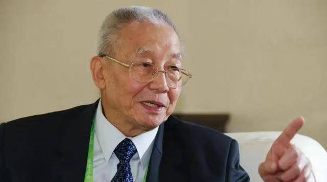 权力边界与专业主义的百年博弈:魏纪中时代的历史镜鉴 体育新闻