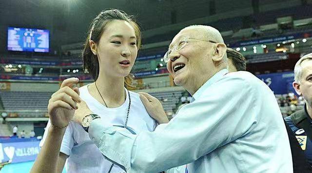 权力边界与专业主义的百年博弈:魏纪中时代的历史镜鉴 体育新闻