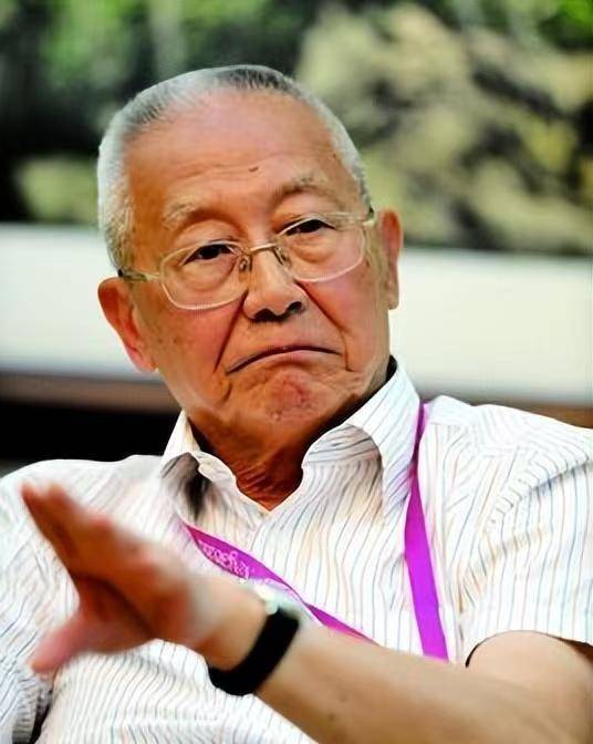 权力边界与专业主义的百年博弈:魏纪中时代的历史镜鉴 体育新闻