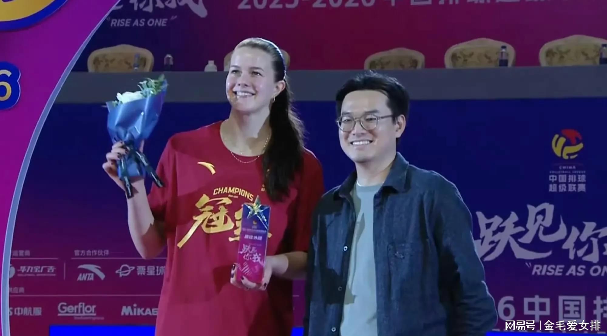  从“联赛弃将”到冠军拼图：拆解上海女排精准引援的技术方程式 体育新闻