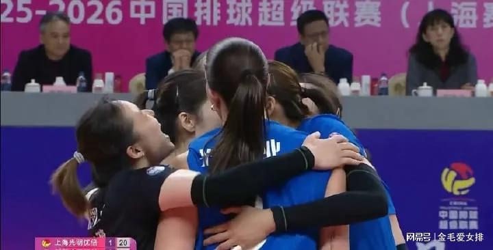  从“联赛弃将”到冠军拼图：拆解上海女排精准引援的技术方程式 体育新闻