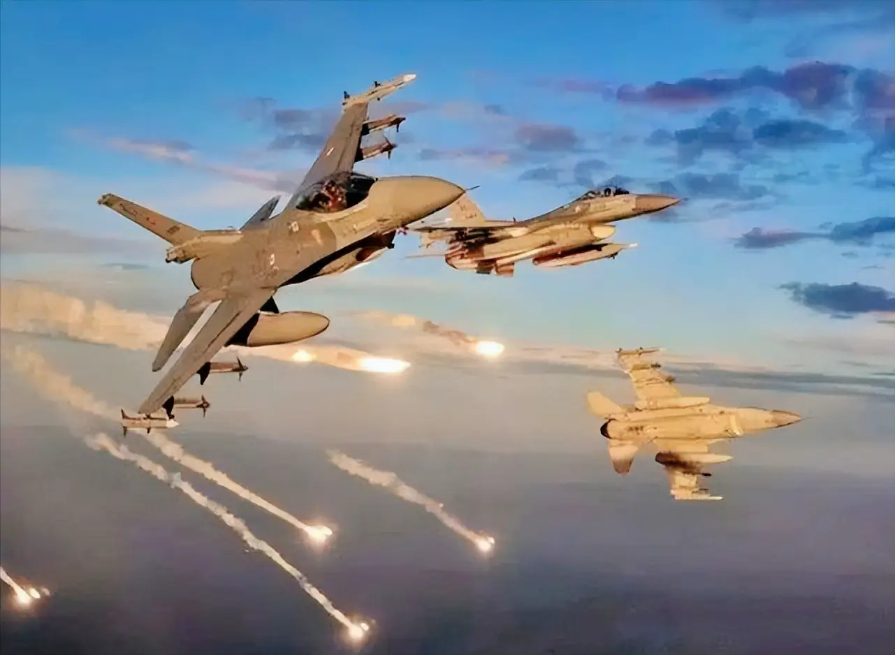  霍尔木兹困局：伊朗封锁海峡的军事逻辑与全球能源安全 新闻